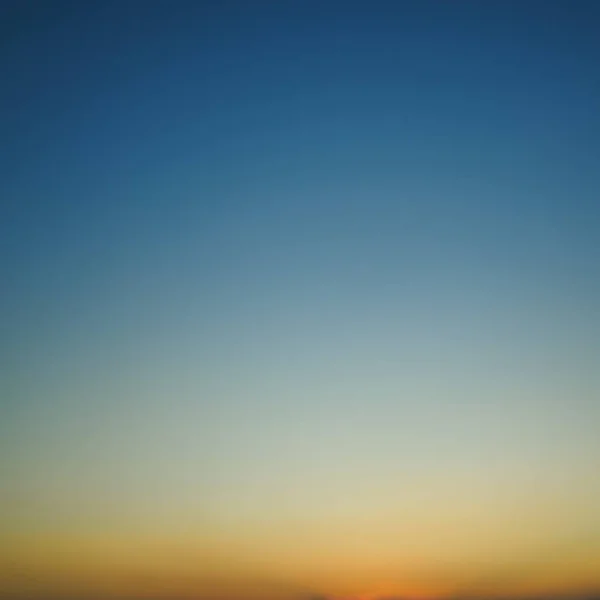 Luz colorida no céu claro por do sol — Fotografia de Stock