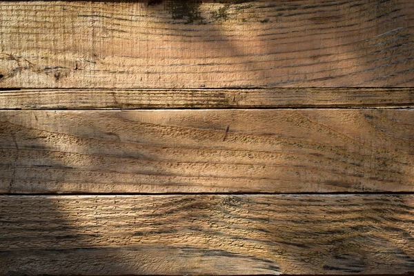 Дерев'яна дошка для стін дошка текстури фону зі світлом і тіні в ранковий день, вид зверху на старий дерев'яний стіл — стокове фото