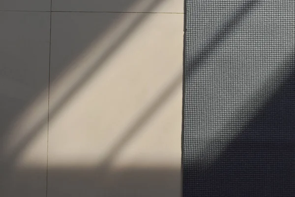 Stuoia di yoga messa sul pavimento in palestra laterale di idoneità, sfondo di esercizio di sport di immagine con luce del sole nel giorno di mattina — Foto Stock