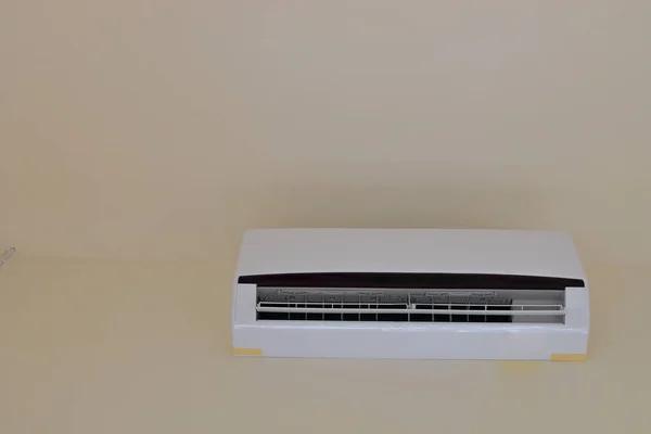 自宅のリビングルーム内の空気条件クールな浄化器 — ストック写真