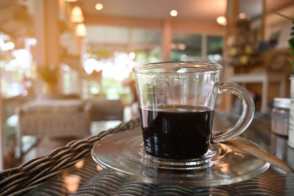 Kopi panas hitam minum di kafe — Stok Foto