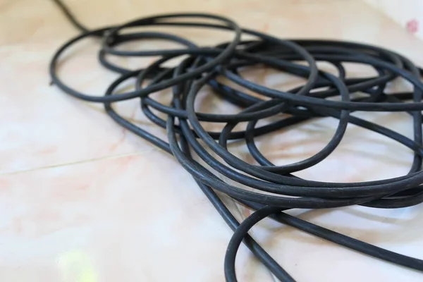 Montão de fio elétrico no canteiro de obras — Fotografia de Stock