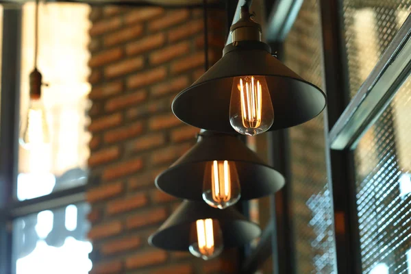 Zabytkowe światło wnętrze lampa w kawiarnia — Zdjęcie stockowe