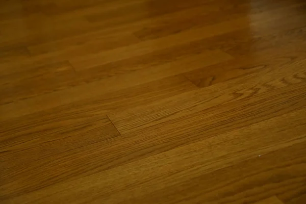 Brun træ laminat rent gulv poleret i hjemmet - Stock-foto
