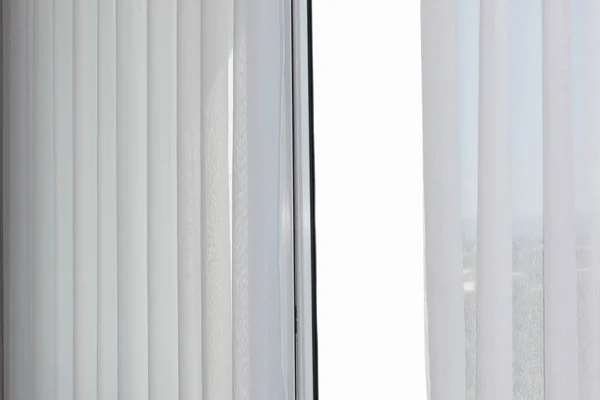 Wit gordijn interieur decoratie op raam — Stockfoto