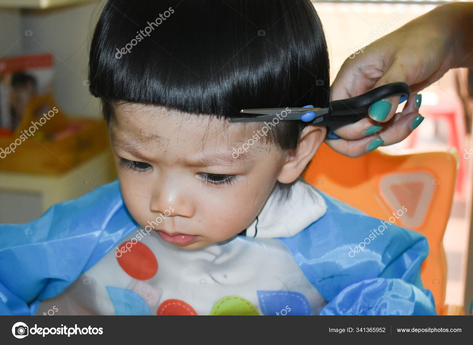 Mother hairdresser using scissor haircut a cute baby boy in home barber  Stock Photo by ©Sutichak 341365952