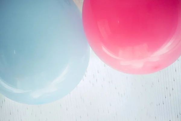 Colorido pastel balão pendurado decoração em aniversário celebração festa fundo — Fotografia de Stock
