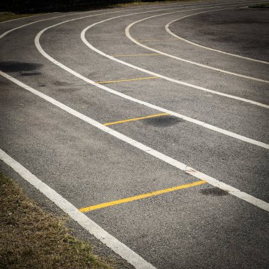 siyah asfalt koşu pisti, atletik spor arka planı