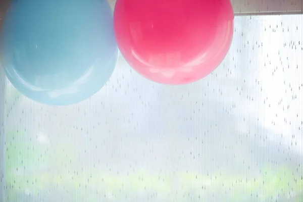Πολύχρωμο παστέλ μπαλόνι κρέμονται διακόσμηση σε γενέθλια γιορτή κόμμα φόντο — Φωτογραφία Αρχείου
