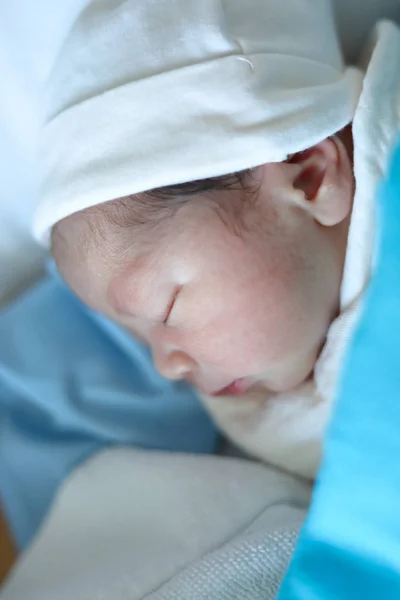 Carino bambino neonato dormire dolce sogno — Foto Stock
