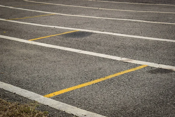 Asfalto de asfalto preto de pista de corrida, fundo desportivo atlético — Fotografia de Stock