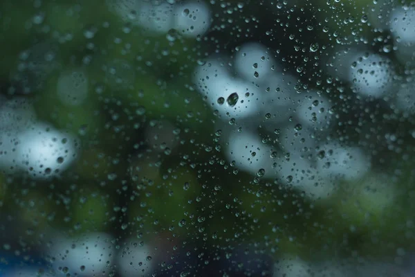 Gota de chuva de água na janela de vidro — Fotografia de Stock