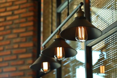 kafede vintage ışık lambası iç