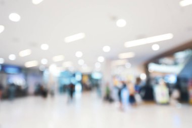 Modern alışveriş merkezlerindeki insanların yaşam tarzlarının soyut görüntü bulanıklığı