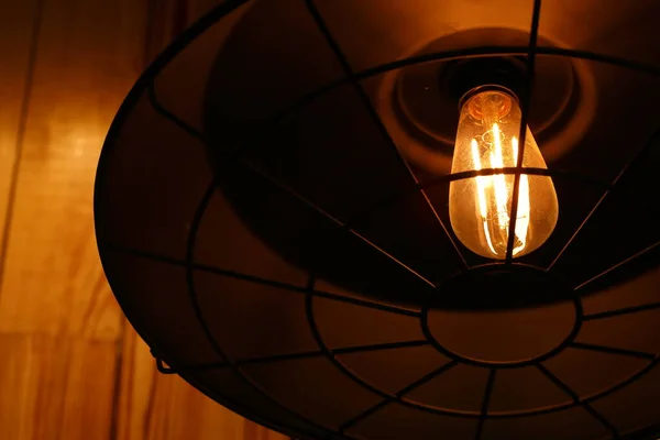 Warm light Incandescent bulb interior decoration design of vintage style — Stock Photo, Image