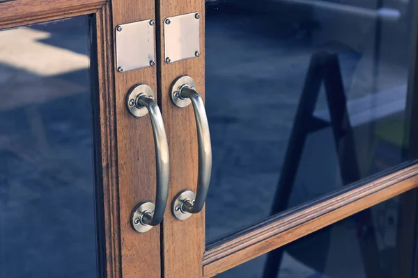 Copper handle on antique door, design doorway with glass and old wood — 스톡 사진