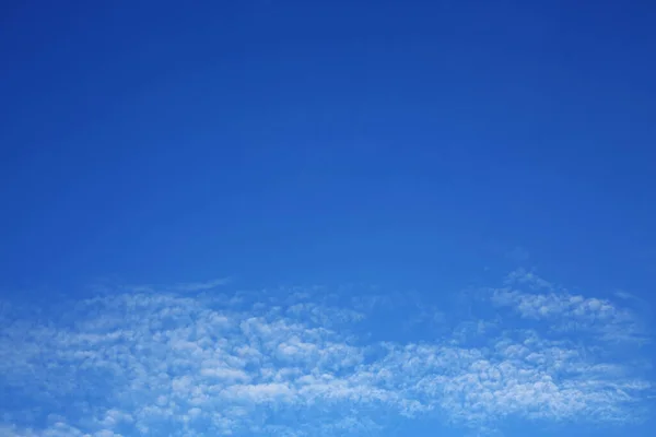 Aria Sul Cielo Blu Chiaro Tempo Giorno Sfondo — Foto Stock