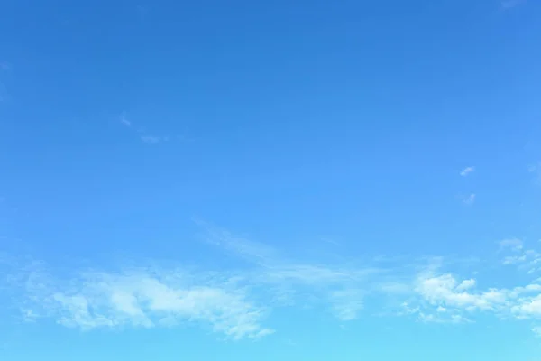 Açık Mavi Gökyüzü Arkaplanı — Stok fotoğraf