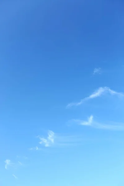 Sabah Iyi Hava Gün Beyaz Bulut Ile Açık Mavi Gökyüzü — Stok fotoğraf