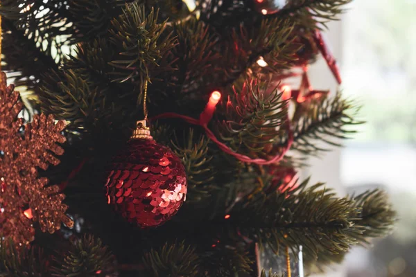 Χριστουγεννιάτικο Δέντρο Διακόσμηση Στο Σπίτι — Φωτογραφία Αρχείου