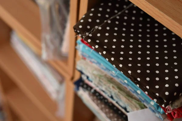 Pile Pièces Tissu Beaucoup Modèle Sur Étagère Recyclage Des Matériaux — Photo