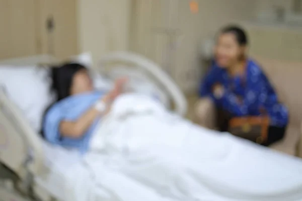 Borrão Imagem Mulher Paciente Descansando Cama Dentro Sala Recuperação Hospital — Fotografia de Stock