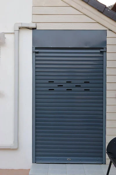 Černé Rolety Dveře Zavřené Zabezpečení Domě — Stock fotografie