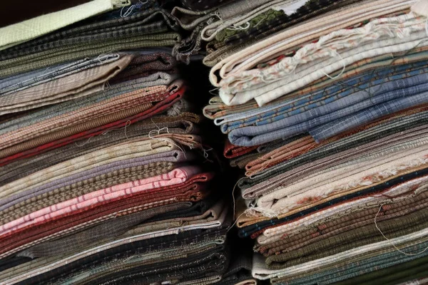 Pile Pièces Tissu Beaucoup Modèle Sur Étagère Recyclage Des Matériaux — Photo