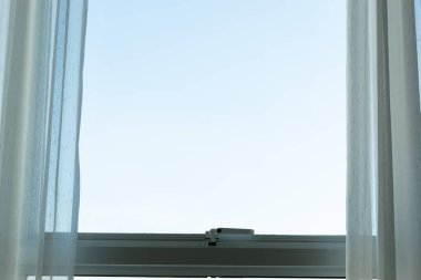 kat mülkiyetinde cam pencere