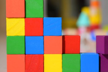 Çocukların etkinliği için tahta oyuncak blok binası evde oyun öğrenme gelişimi