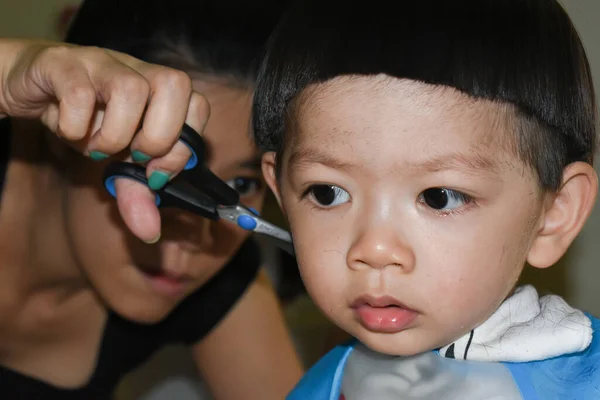 Mother Hairdresser Using Scissor Haircut Cute Baby Boy Home Barber — 스톡 사진