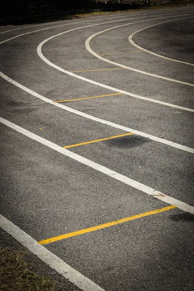Siyah Asfalt Koşu Pisti Atletik Spor Arka Planı — Stok fotoğraf