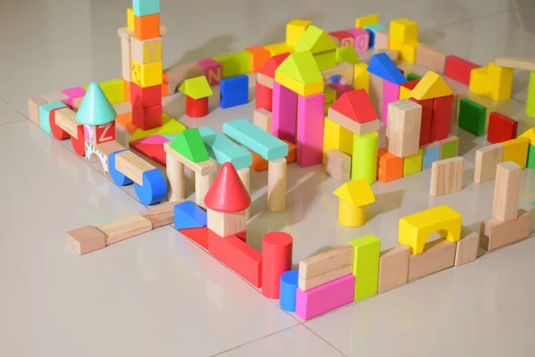 Kayu Mainan Blok Bangunan Kota Untuk Aktivitas Anak Bermain Pengembangan — Stok Foto