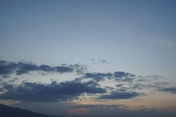 黄昏天空上方的乌云 — 图库照片