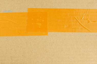 İskoç bant çubuğu kahverengi karton kutu sanayi paketine sarılıyor, görüntü tasarım arka planı için kullanılıyor