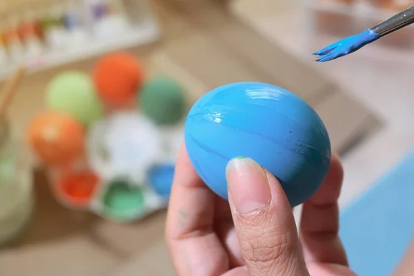 People Using Paintbrush Blue Watercolor Painting Egg Custom Pattern Design — 图库照片