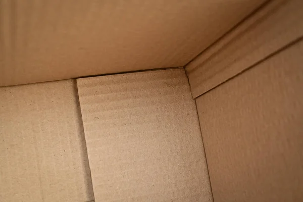 空的里面棕色纸盒纸箱包装打开包装 — 图库照片