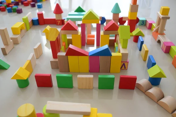 Kayu Mainan Blok Bangunan Kota Untuk Aktivitas Anak Bermain Pengembangan — Stok Foto