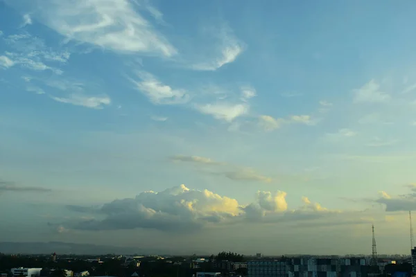 Céu Nuvem Acima Cidade — Fotografia de Stock