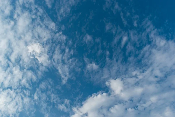 Nuvem Branca Céu Azul Claro — Fotografia de Stock