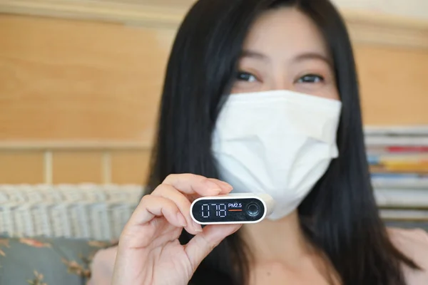 Asian Woman Wearing Face Mask Using Automatic Measuring Air Dust — Stock Photo, Image