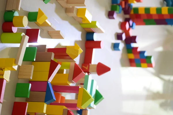 Tahta Oyuncak Blokları Çocuk Aktiviteleri Için Şehir Inşa Ediyor Evde — Stok fotoğraf
