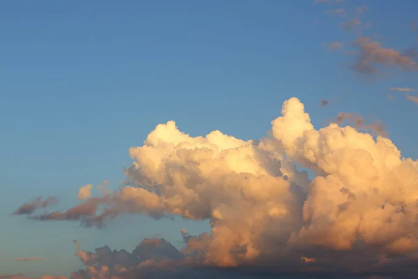 Fluffigt Moln Blå Himmel — Stockfoto