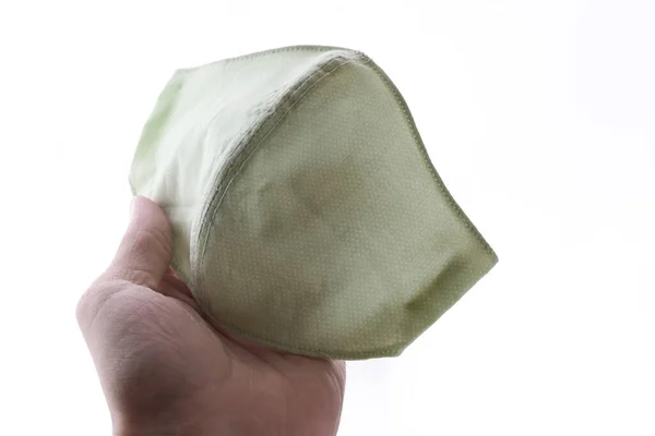 Ludzka Dłoń Trzymająca Maskę Tkaninową Ręcznie Wykonany Produkt Tkaniny Bawełnianej — Zdjęcie stockowe