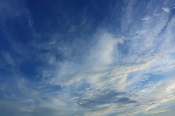 Dramática Nuvem Branca Céu Azul Fundo Natureza — Fotografia de Stock