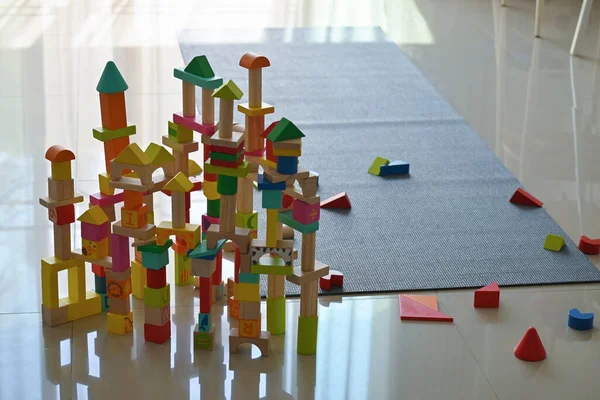 Warna Warni Blok Kayu Mainan Geometris Untuk Anak Bermain Belajar — Stok Foto