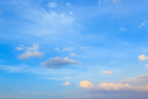 蓝天白云与阳光天际背景 — 图库照片