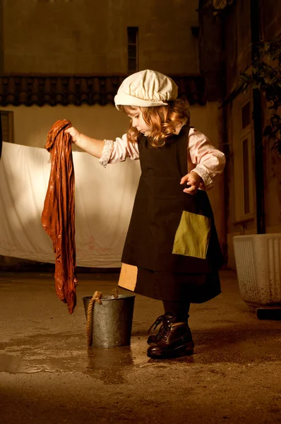 Retrato de una niña caucásica en carácter de Cenicienta —  Fotos de Stock