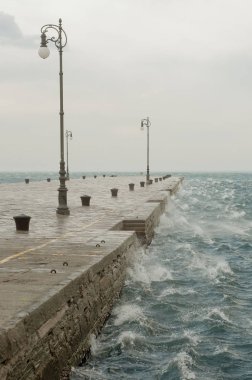 Bora, fırtınalı bir rüzgar Trieste, İtalya