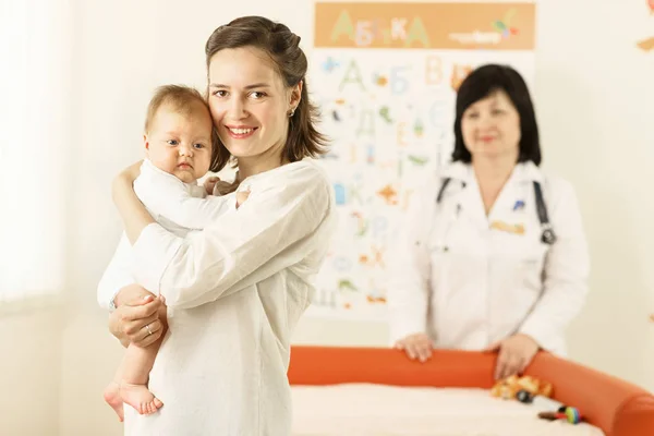 Bebek hasta Çocuk Hastanesi annesi ile 